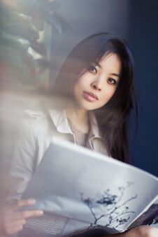 Free Portrait Of Young Brunette With Magazine Stock Images - 137534734