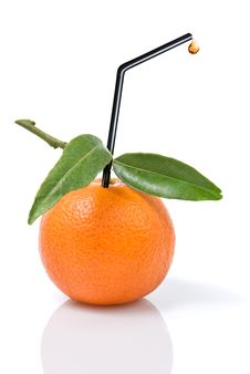 Tangerine With Green Leaves And Straw Royalty Free Stock Photography Tangerine With Green Leaves And Straw Royalty Free Stock Photography