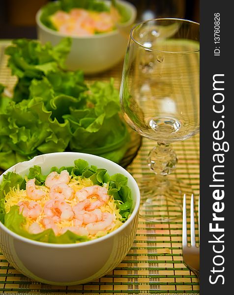 Two-course dinner - bags made of lettuce and a salad with cheese and shrimp
