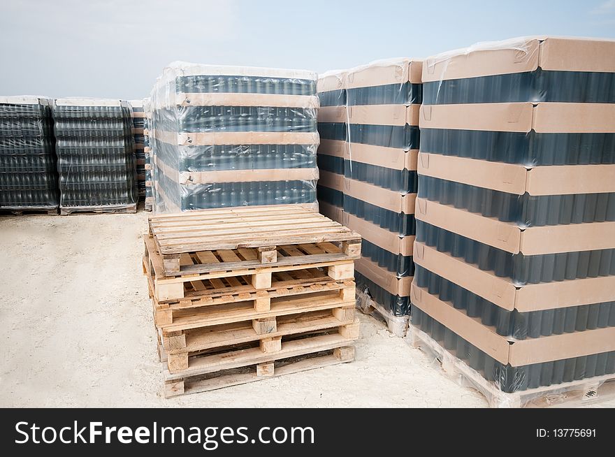Warehouse. The empty wine bottle is packed on pallets. Warehouse. The empty wine bottle is packed on pallets.