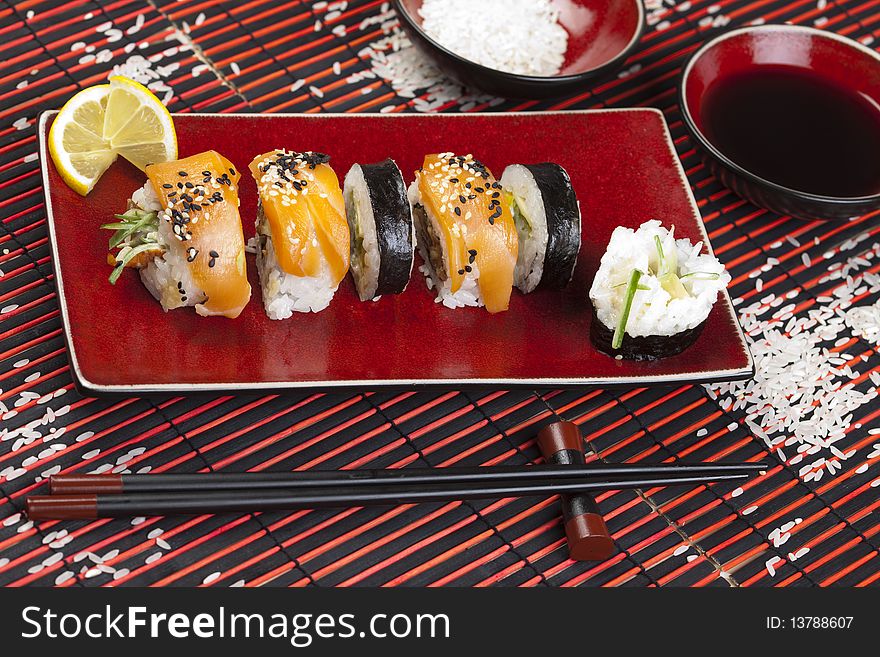 A complete sushi meal with chopsticks on tatami mat