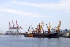 Cargo Cranes And Vessel Royalty Free Stock Images Cargo Cranes And Vessel Royalty Free Stock Images