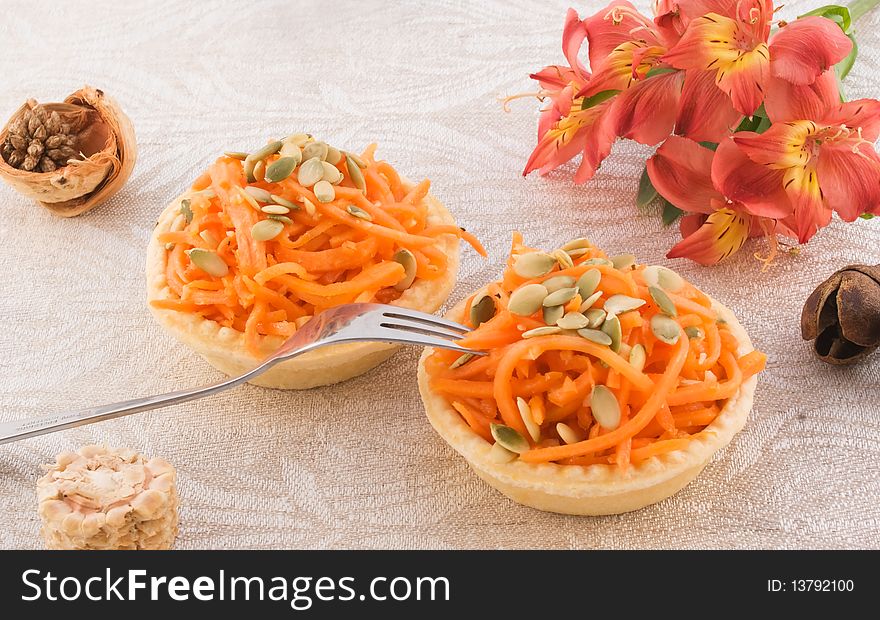 Carrot salad in a basket with flower
