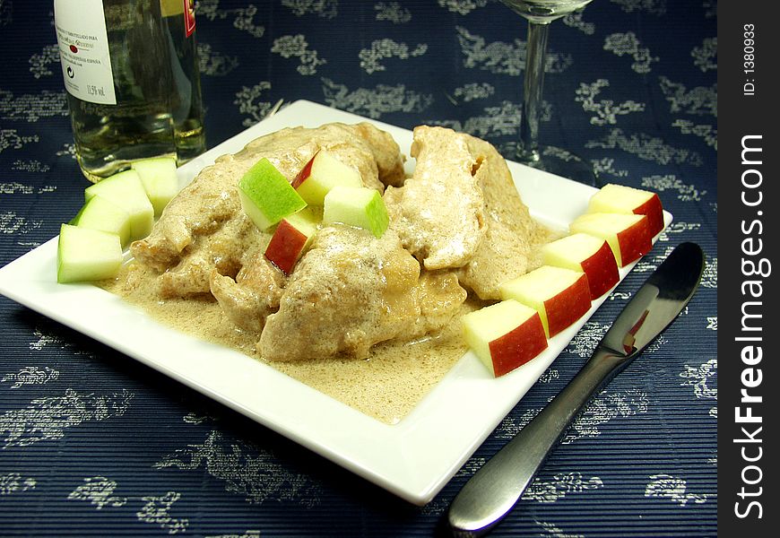 Chicken breast for gourmets whit mustard sauce and apples