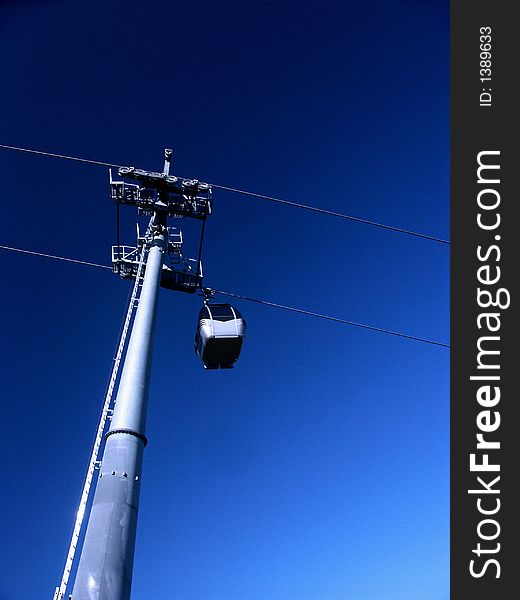 Heigth of passenger ropeway cabin