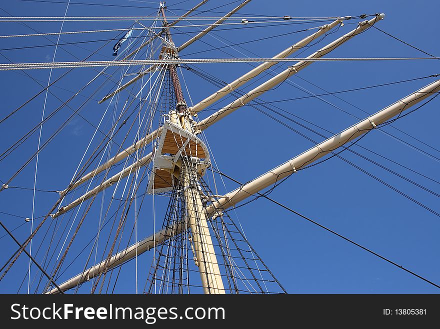 White mast with rogging, ropes and foretop