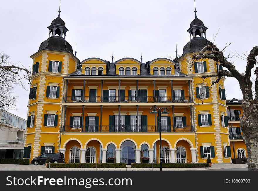 Velden is located in an idyllic setting at Lake WÃ¶rth in Austria, Europe. Velden is located in an idyllic setting at Lake WÃ¶rth in Austria, Europe.