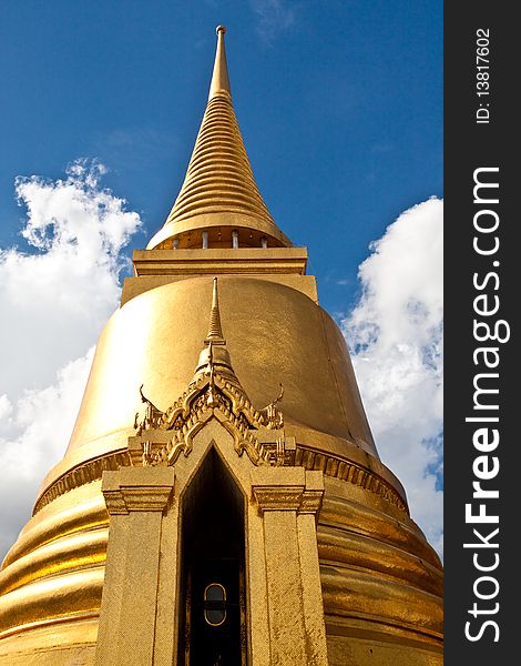 Wat Pra Kaeo Front Golden Pagoda Bangkok Thailand