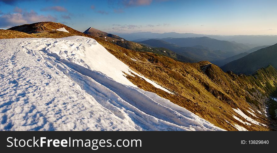 Snow arrow points to the mountain Hoverla. This is the highest mountain of the Ukrainian Carpathians, with an altitude of 2061 meters. Snow arrow points to the mountain Hoverla. This is the highest mountain of the Ukrainian Carpathians, with an altitude of 2061 meters.