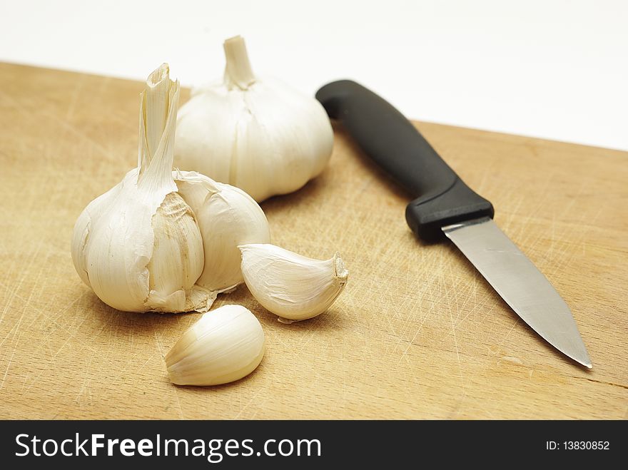 Fresh garlic and the knife