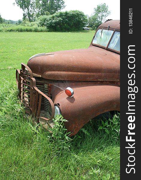 An old abandoned truck sits rusting in an overgrown
field. An old abandoned truck sits rusting in an overgrown
field