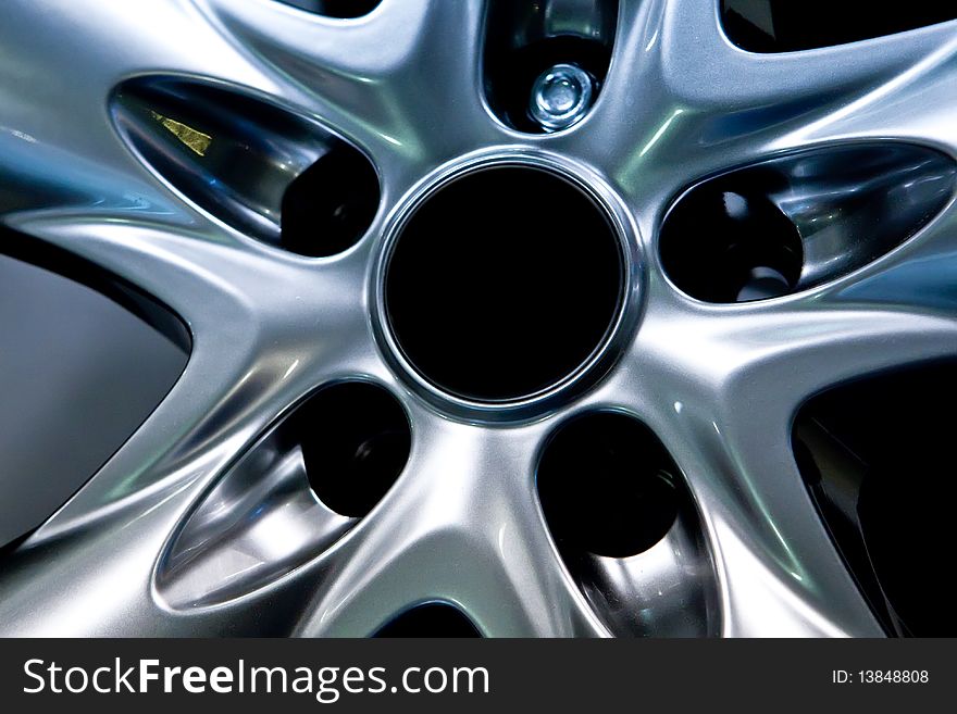 Metallic tyre disc of a sport car