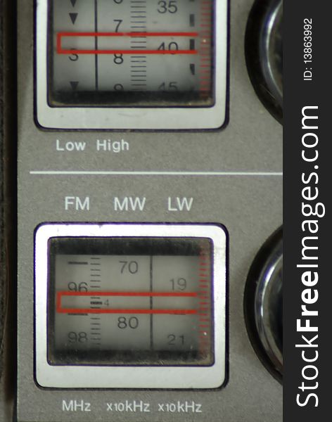 Retro analogue display in the radio