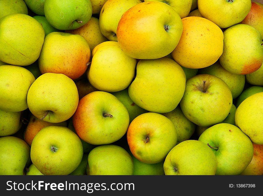 Lots of apples for sale on the market