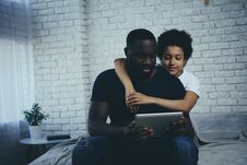 Free African American Boy Hugging Father Who Interacts Stock Photography - 138627282
