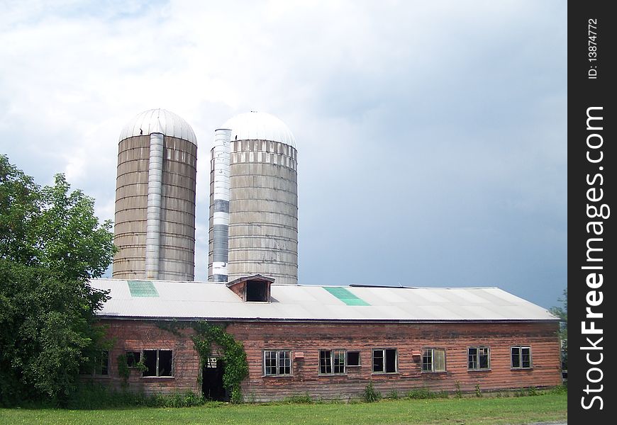 A very old barn in Vermont still stands as part of the life
and history of Vermont