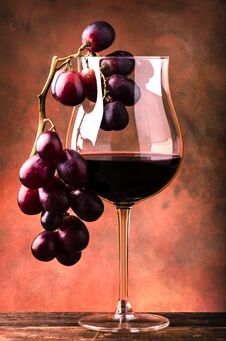 Goblet Of Red Wine With Grapes Stock Photos
