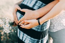 Free Pregnancy And People Concept Royalty Free Stock Image - 138768076