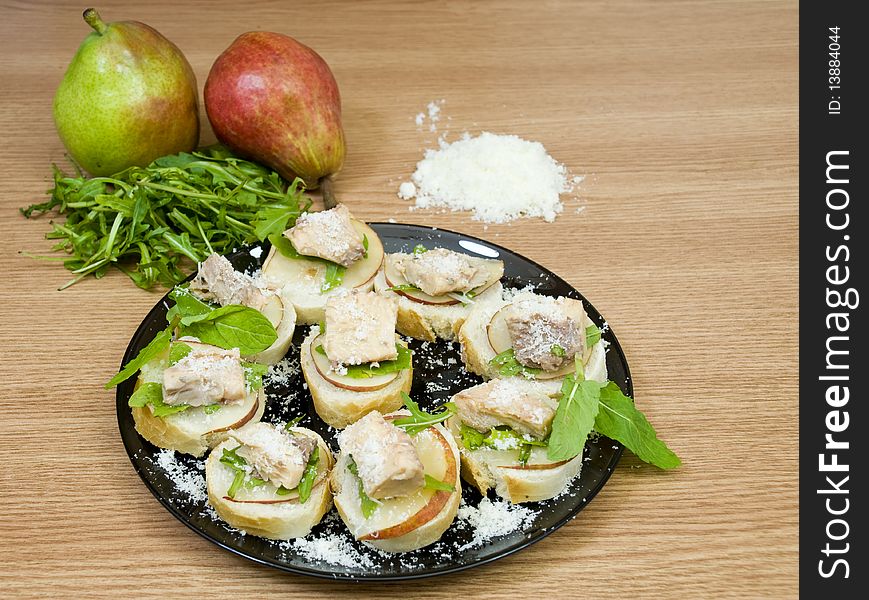 Quick and delicious appetizers, with prepared salmon, rucola and pear. Quick and delicious appetizers, with prepared salmon, rucola and pear