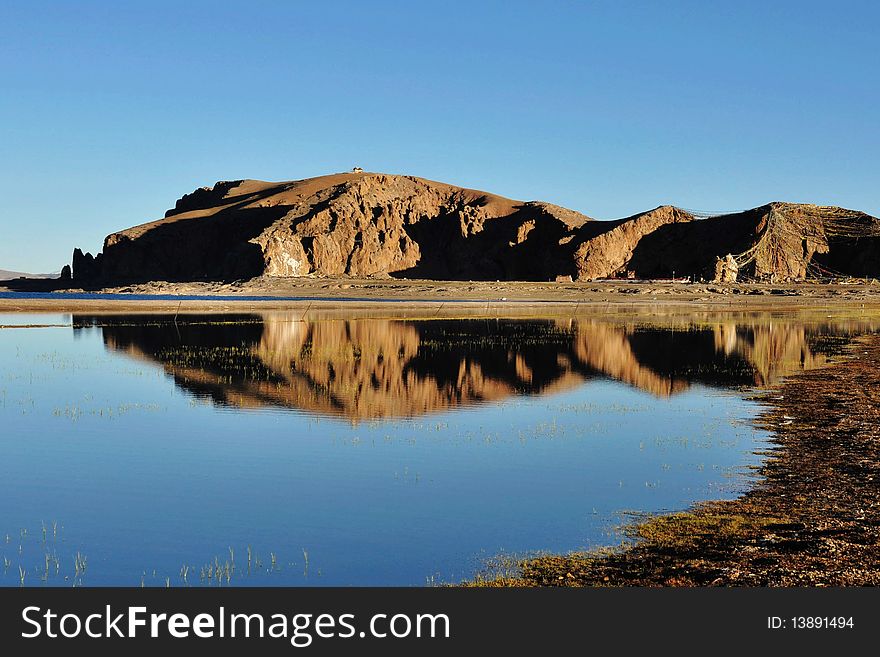 With an area of 1,940 square kilometers, the Namco Lake, the largest inland saltwater lake in Tibet, China. With an area of 1,940 square kilometers, the Namco Lake, the largest inland saltwater lake in Tibet, China.