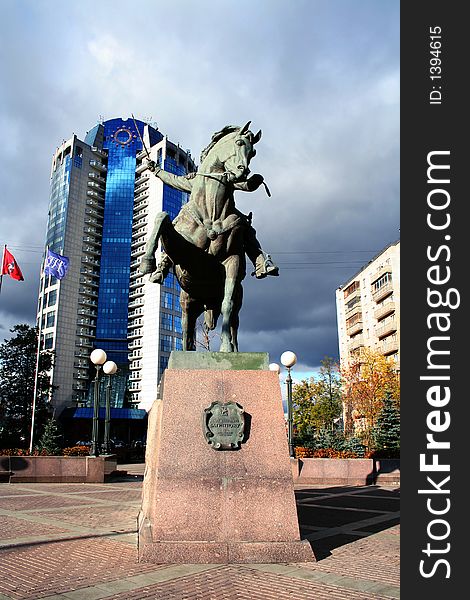 This is a monument to great commander - Petr Ivanovich Bagration. In the background commercial foot bridge. It is placed in Moscow. This is a monument to great commander - Petr Ivanovich Bagration. In the background commercial foot bridge. It is placed in Moscow.