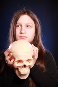 Teenager Girl With Human Skull Royalty Free Stock Images Teenager Girl With Human Skull Royalty Free Stock Images