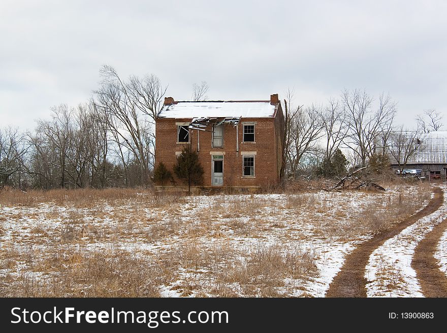 An old abandoned farmhouse in rural Missouri. An old abandoned farmhouse in rural Missouri.