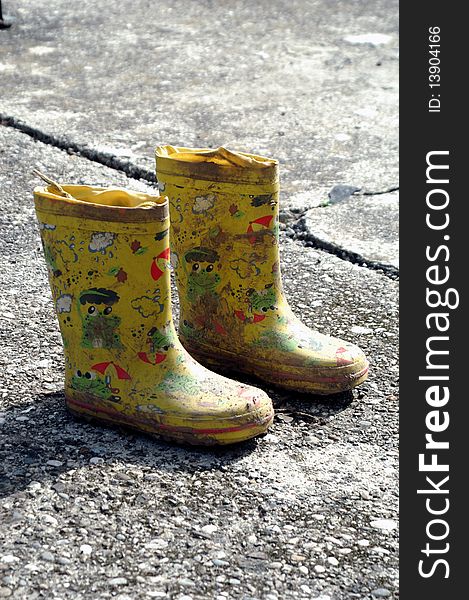Diryt yellow children plastic winter boots