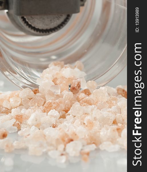 Close-up of Himalaya Salt in front of a spice grinder