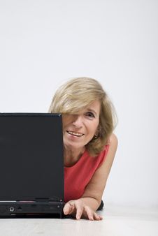 Free Happy Mature Woman With Laptop On Wooden Floor Royalty Free Stock Images - 13938999