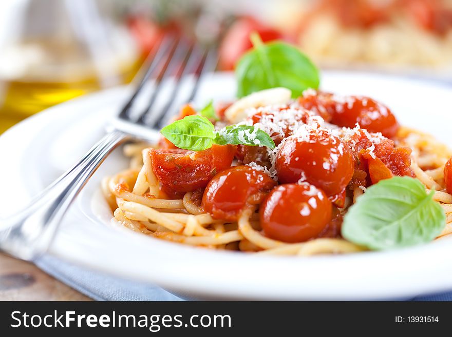 Spaghetti with cherry tomatoes and parmesan