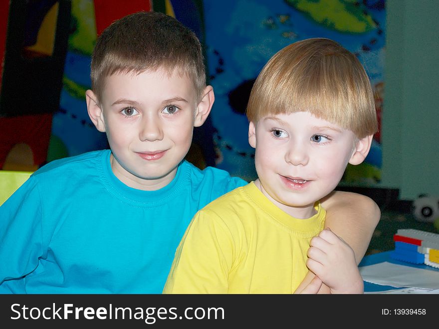 Children play to a children's room