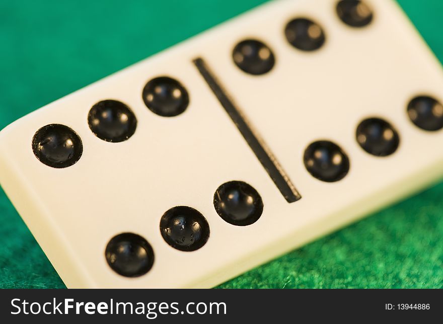 Domino Piece