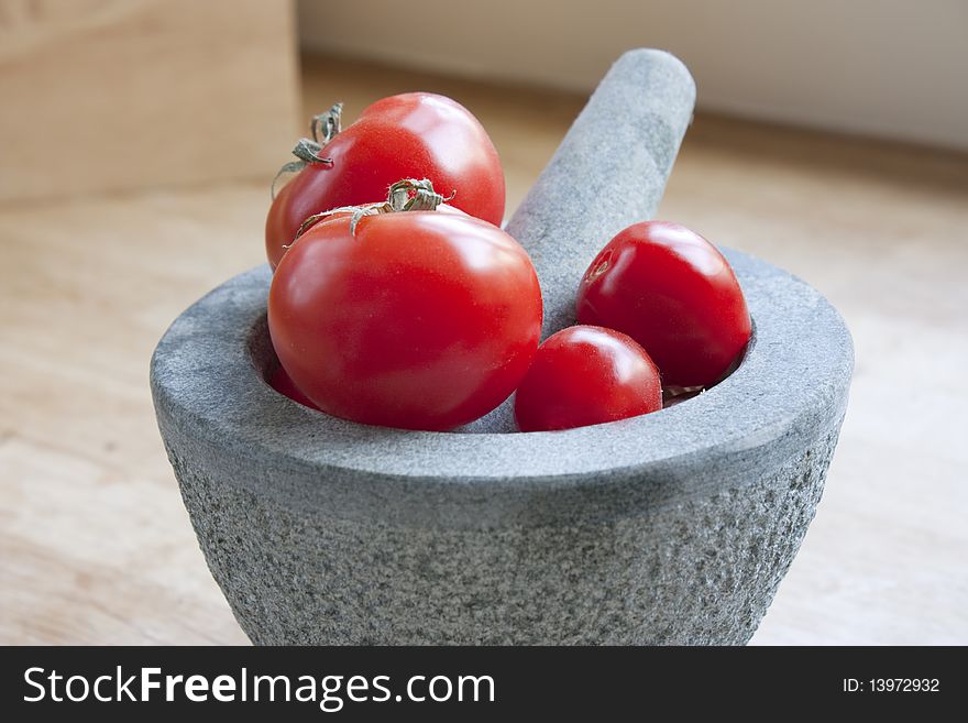 Tomatos in a pestle and mortar