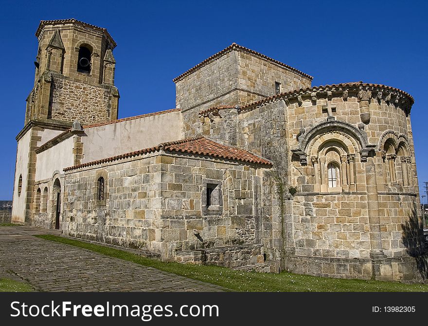An image of an ancient medieval romanesque church in Spain