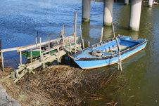 Blue Boat Royalty Free Stock Images Blue Boat Royalty Free Stock Images