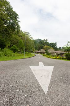 Arrow On The Road Royalty Free Stock Images Arrow On The Road Royalty Free Stock Images