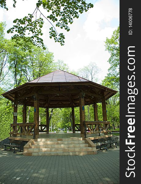 Quiet and relaxing gazebo, in a beautiful park