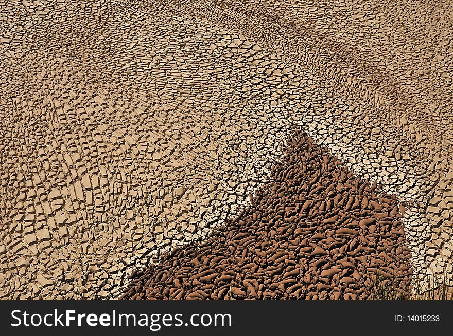 Shrinkage cracking in Arid Soil pattern of the nature