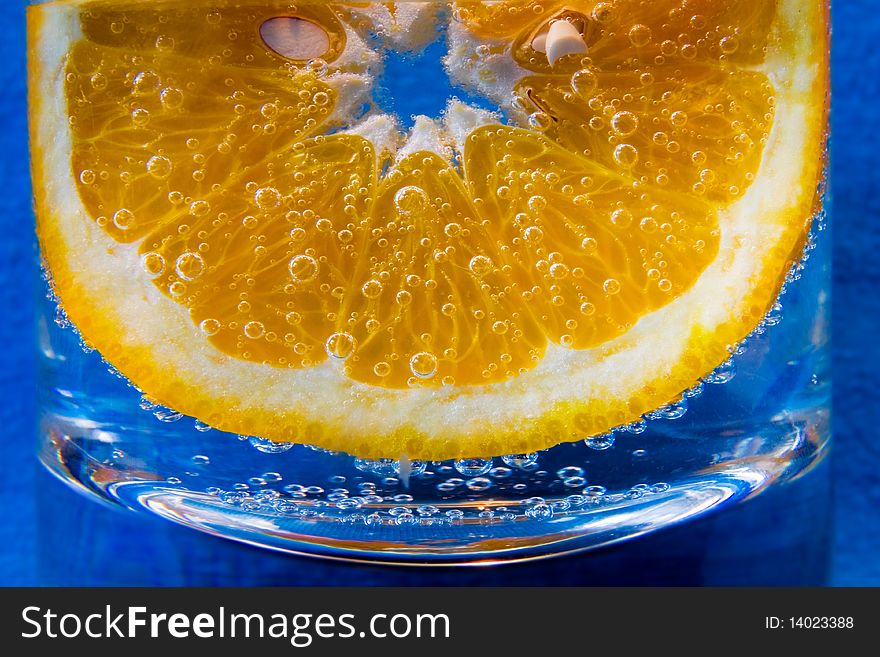 Lemon in the glass of sparkling water