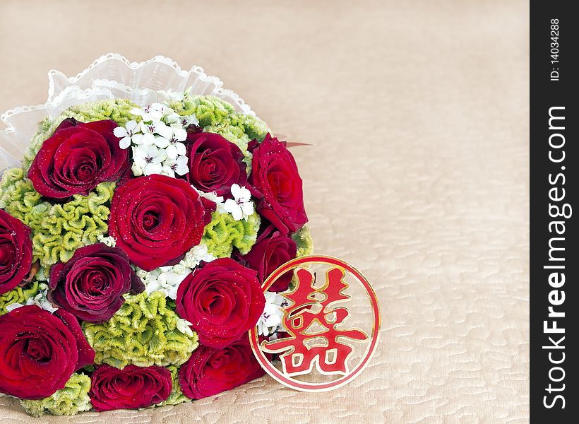 Bouquet of roses and chinese word Double Happiness