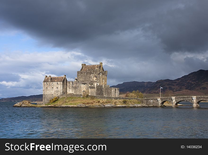 Scotland: Eilean Donan Castle
ND filter used, vibrance increased.