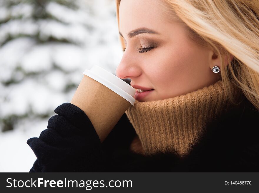 Portrait Of European Style Fashionable Woman Drinking Coffee In The Winter Park.