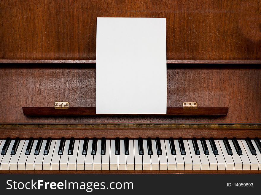 A piano with white list
