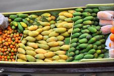 Boat Store Many Mango Fruit Royalty Free Stock Photo Boat Store Many Mango Fruit Royalty Free Stock Photo