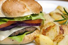Hamburger With Roasted Potatoes Royalty Free Stock Images Hamburger With Roasted Potatoes Royalty Free Stock Images