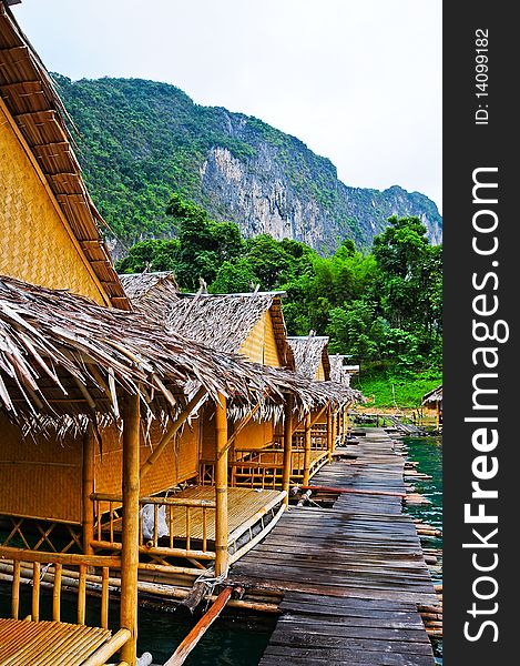 Huts between the mountain and the lakes, It's wonderful.