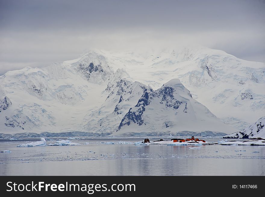 Paradise Harbour is one of the few natural habours on the Antarctic Peninsular and a popular stop for Antarctic Cruise Ships. Paradise Harbour is one of the few natural habours on the Antarctic Peninsular and a popular stop for Antarctic Cruise Ships