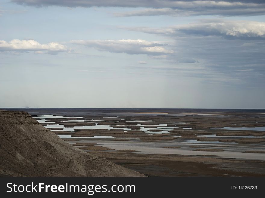 Sudochie Lake, Usturt Plateau