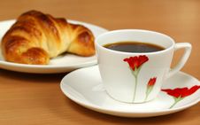 Black Coffee And Croissant Royalty Free Stock Photography Black Coffee And Croissant Royalty Free Stock Photography